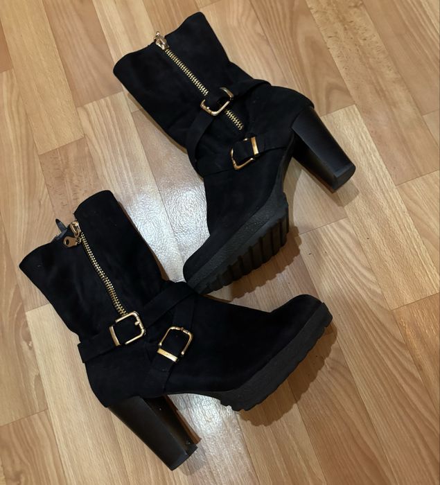 Замшеві ботильйони на каблуку 40 розмір