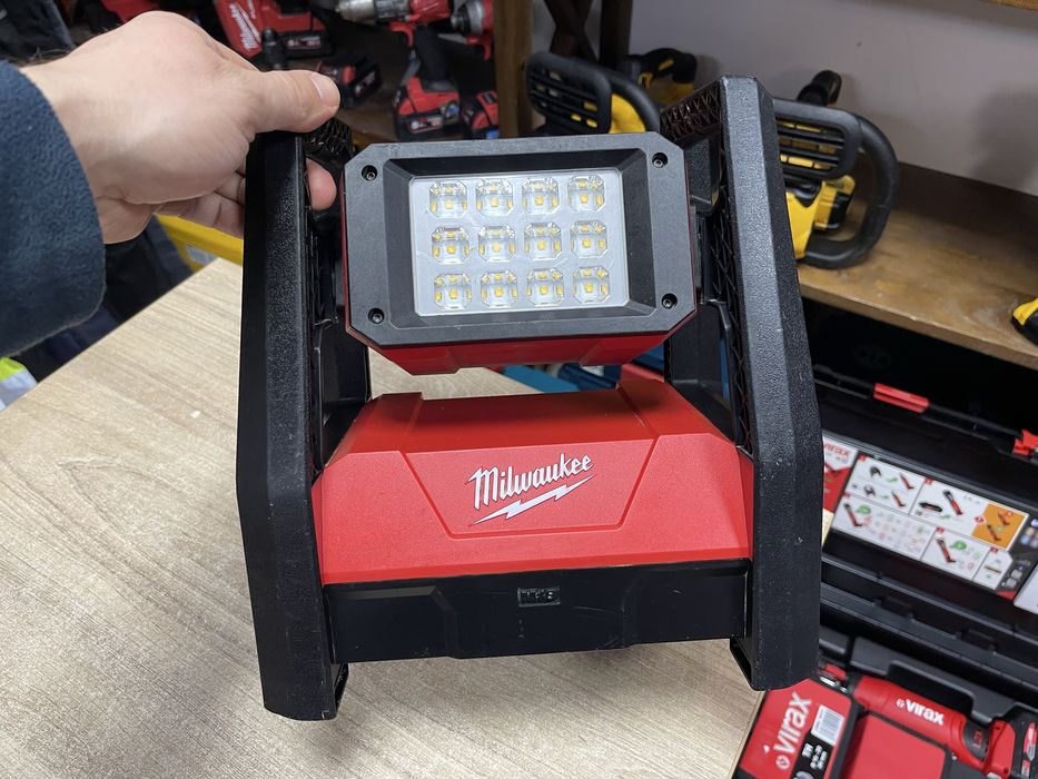 Milwaukee M18 HAL / акумуляторний ліхтар Мілвокі