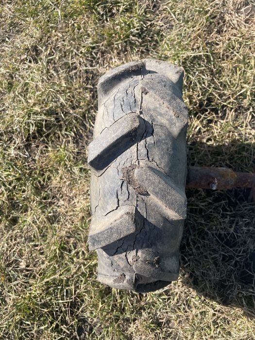 трактор для косіння трави