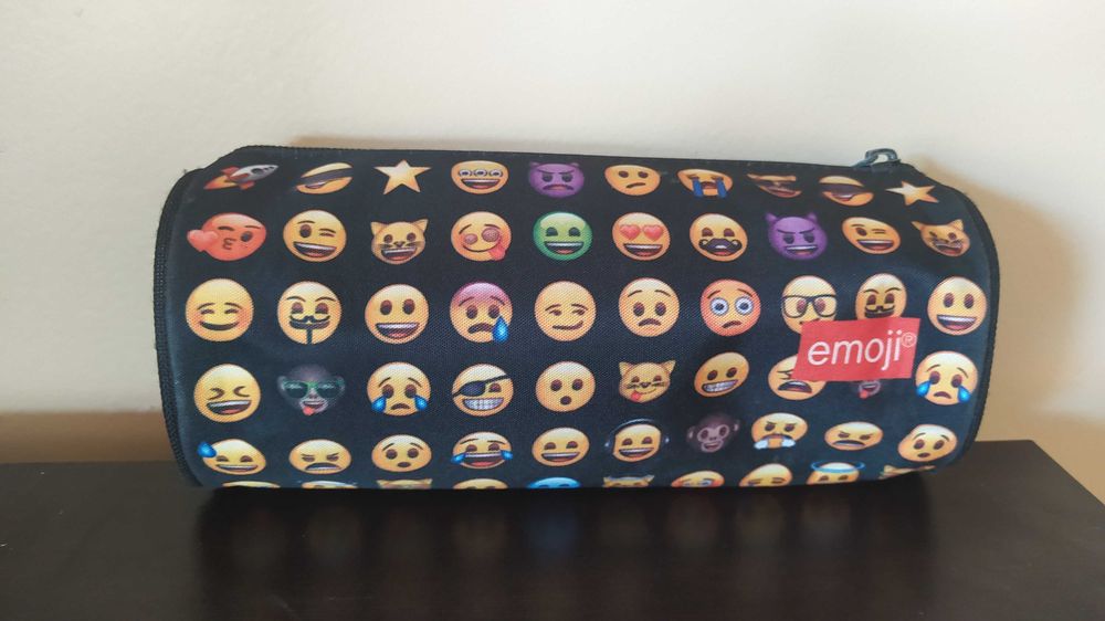 Estojo Emojis - Material Escolar