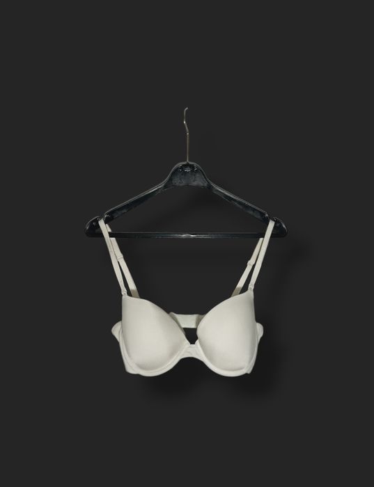 Biały biustonosz bezszwowy Triumph r. 80B