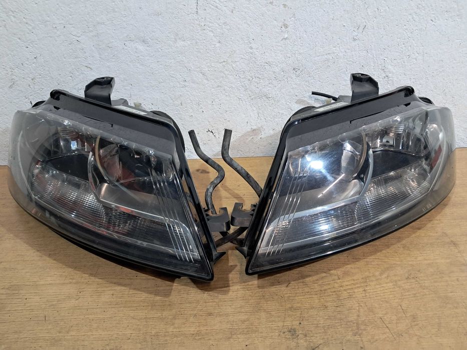 Lampa reflektor AUDI A3 8P prawy prawa lewy lewa przód przednia ANGLIK