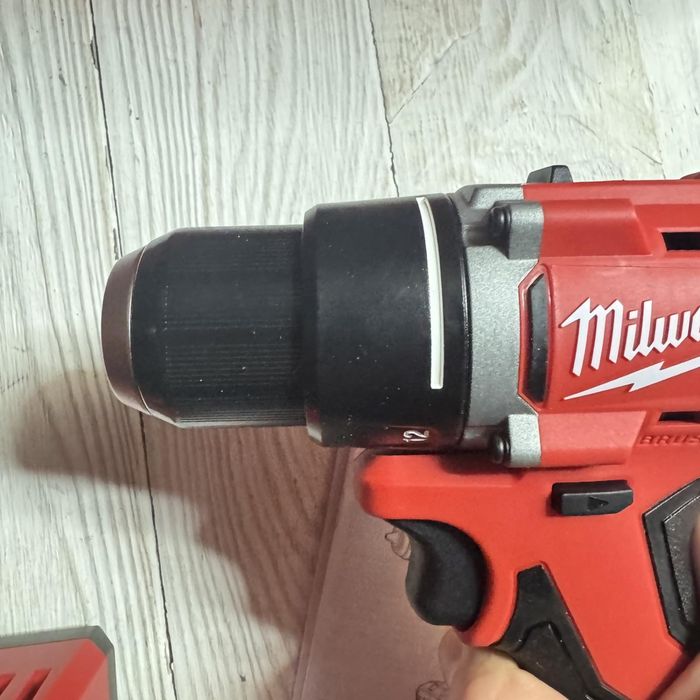 Акумуляторна дріль шурупокрут  Milwaukee M18 3601-21P