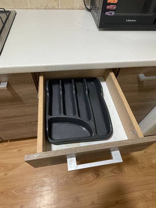 Продам кухню!!! В новому стані, вмонтована варочна поверхність