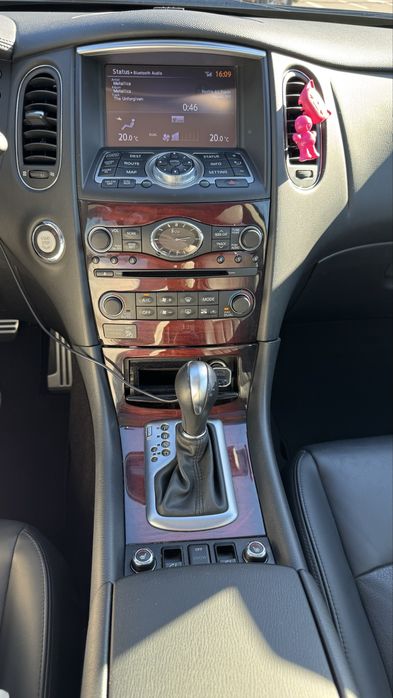 Продам Infinity QX50