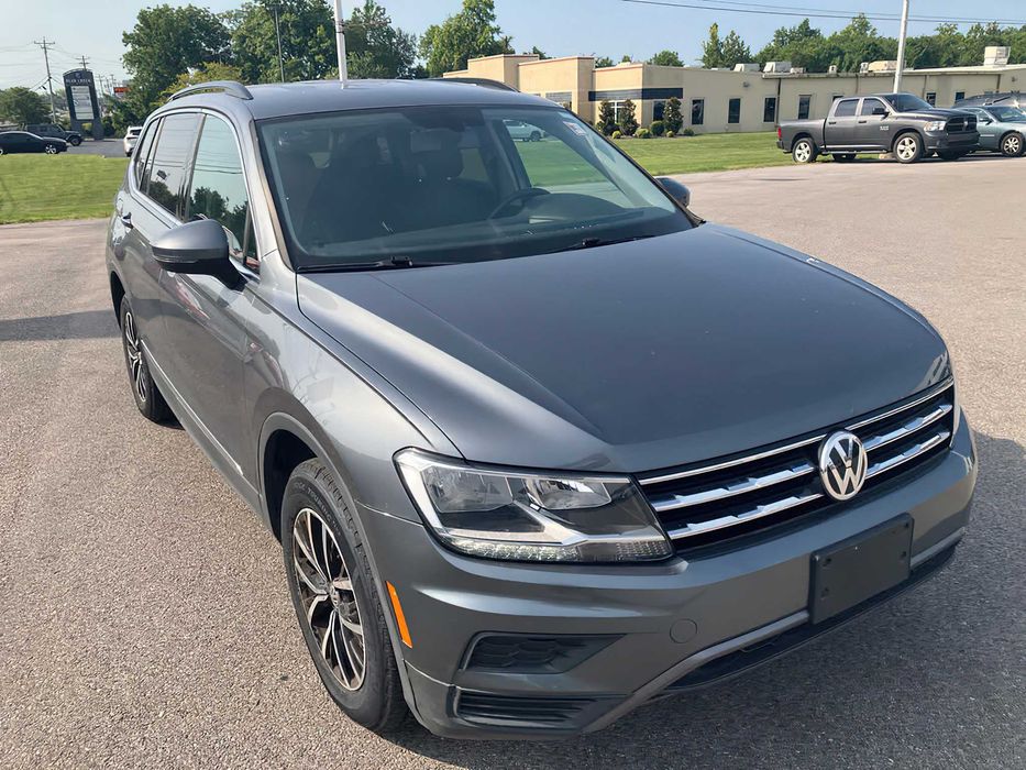 Volkswagen Tiguan      2021