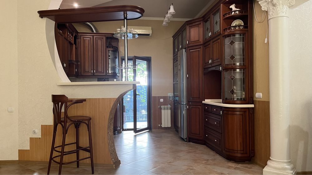 Будинок на березі річки