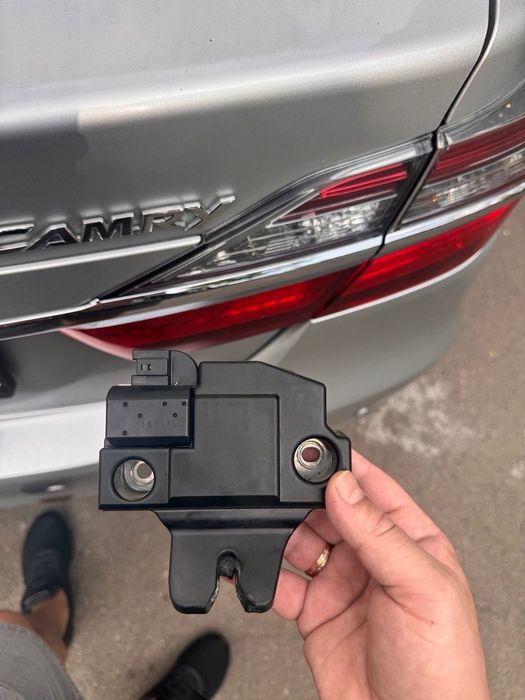 Замок багажника Toyota CAMRY 55 офіційна Європа