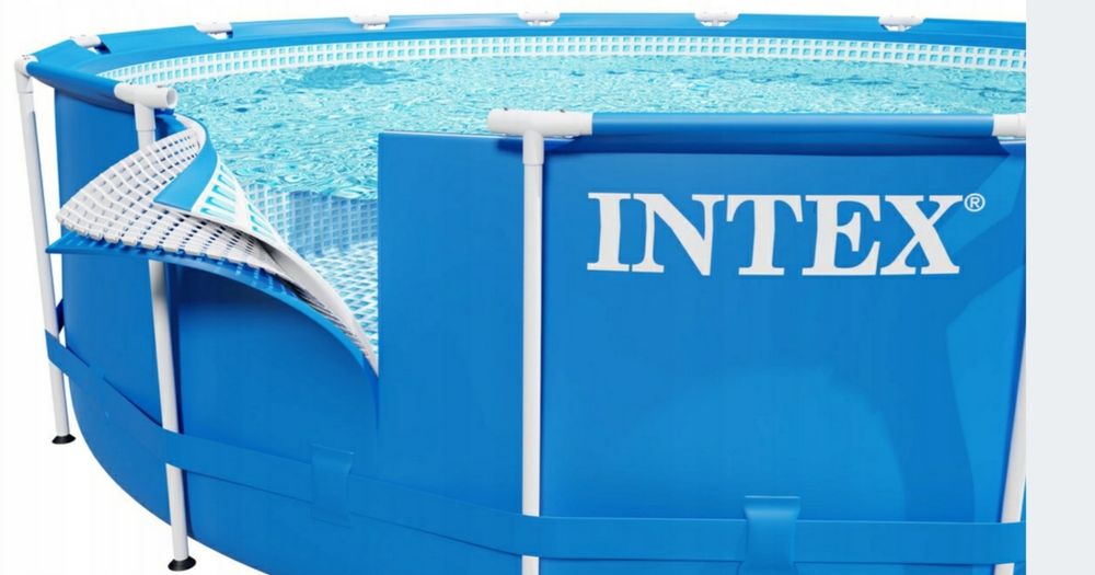 Basen stelażowy Intex duży.