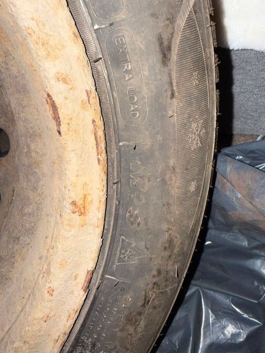 Sprzedam opony na stalowych felgach 175/65 R14