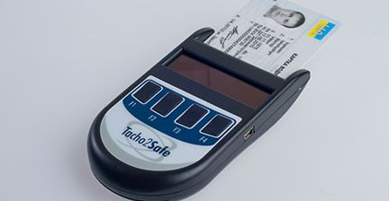 Зчитувач Чіп Карти водія та Тахографа, Прилад для зчитування Чіп Карти