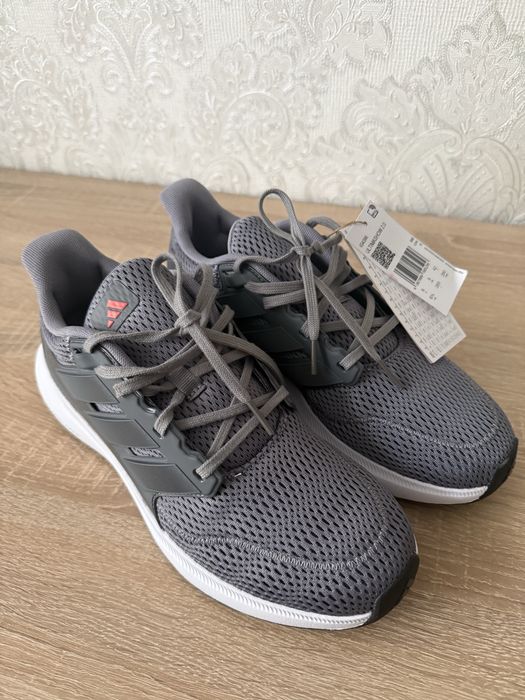 Кроссовки Adidas мужские 41 размер