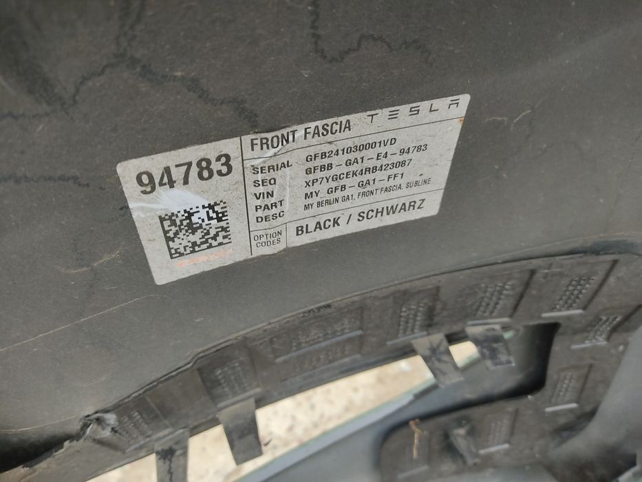 Передній бампер Tesla model Y