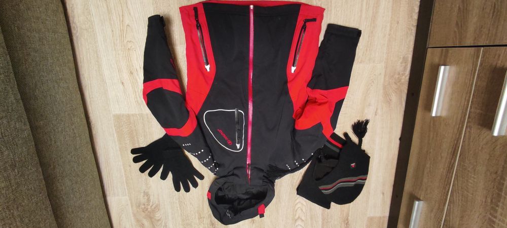 Демисезонная теплая лыжная куртка на рост 152-156 см.