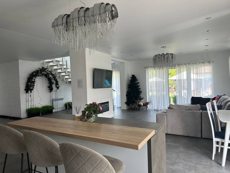 Аренда дома посуточно с большим бассейном и чаном.