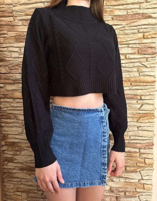 Sweter czarny krótki