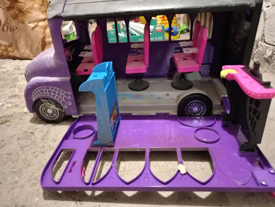 Bus dla lalek monster high
