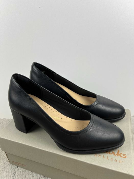 Buty damskie czarne skórzane czółenka Clarks Freva55 Court 38