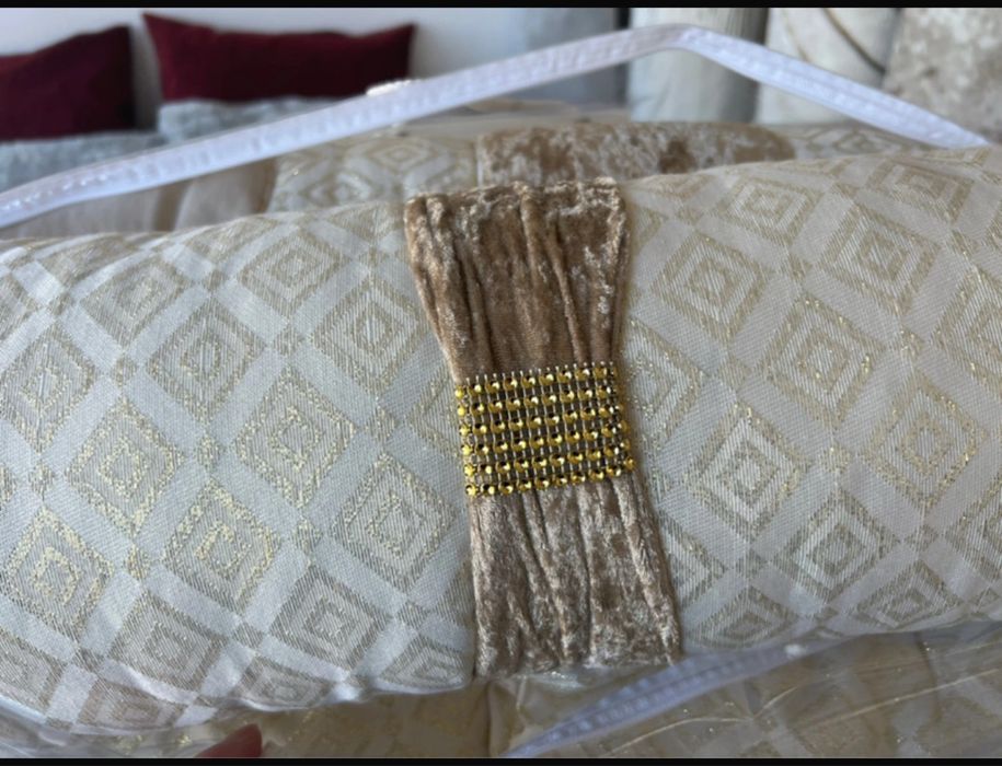 Edredão com alicacões em veludo e lurex + 2 almofadas + 1 travesseiro