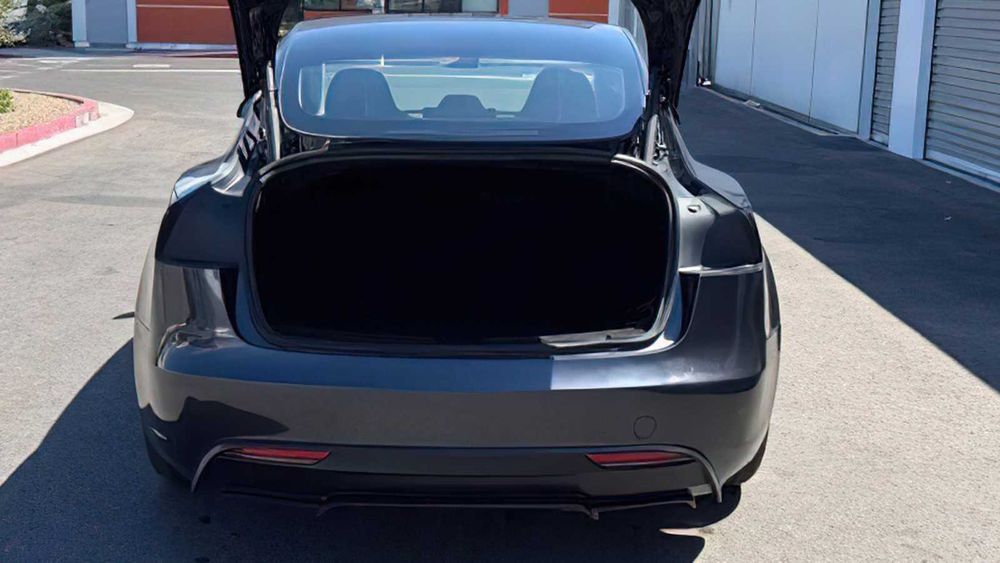 Tesla Model 3      2024