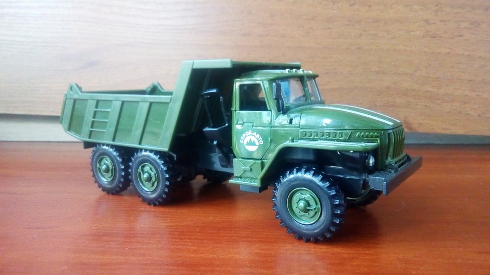 Колекційна модель Урал-4320 Самоскид