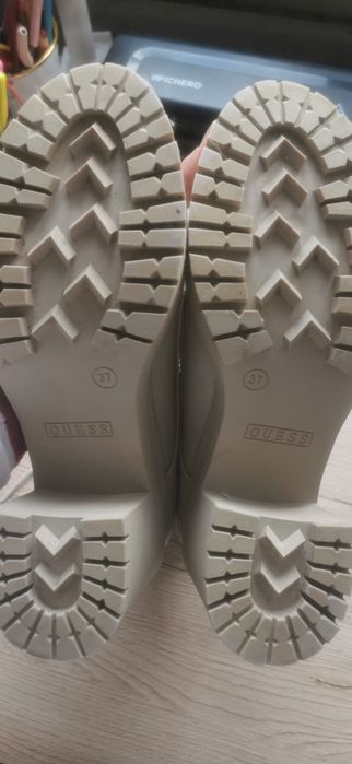 Buty Guess 37 kremowe