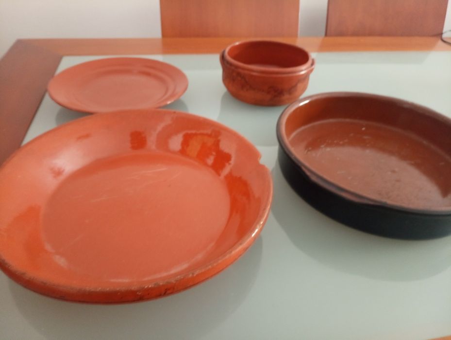 Loiça em Barro tradicional: PratoS serivacaia, CaçarolaS,  Panelas,  Taça , Assador