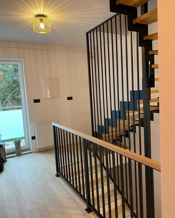 Schody na konstrukcji stalowej, metalowe, samonośne, loft nowoczesne