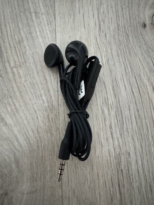 Słuchawki przewodowe douszne do telefonu