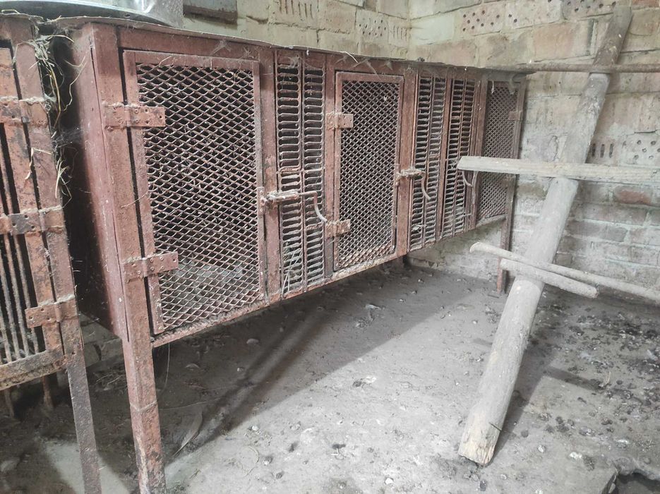 Металева клітка для нутрій, кролів або фермерських тварин