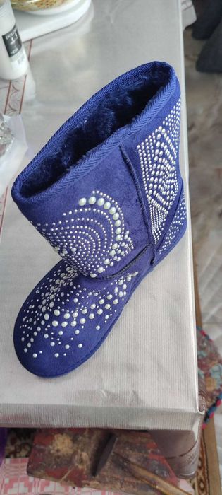 Продам нові уггі зимові