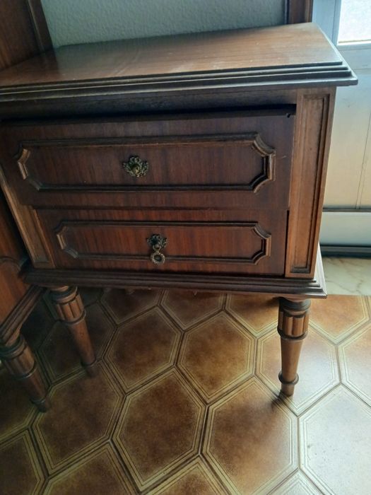 Double bed and headboard table64309598990210124