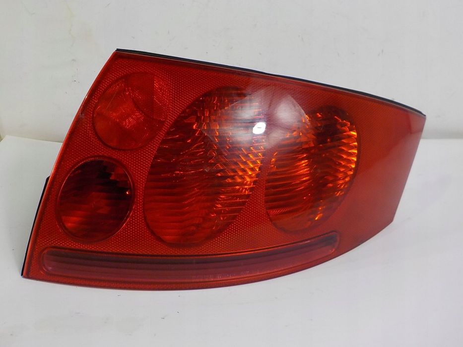 AUDI TT I 8N LAMPA PRAWA TYŁ TYLNA UK