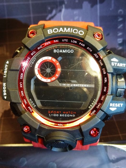 Наручные часы электронные.