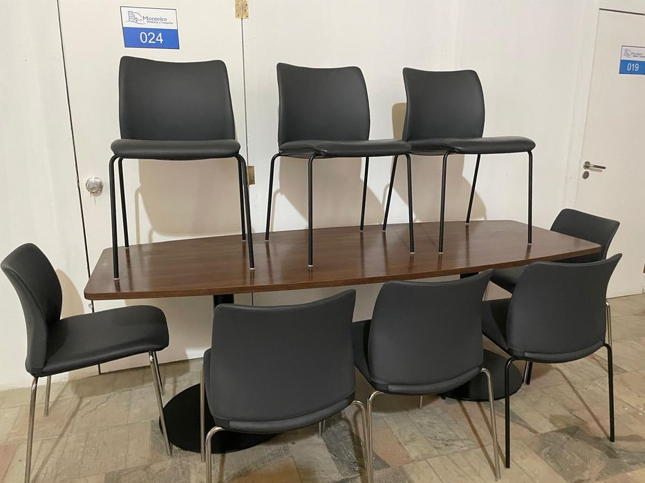 Mesa Escritório com Cadeirões