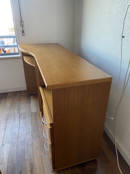 Secretária-geral de madeira maciça