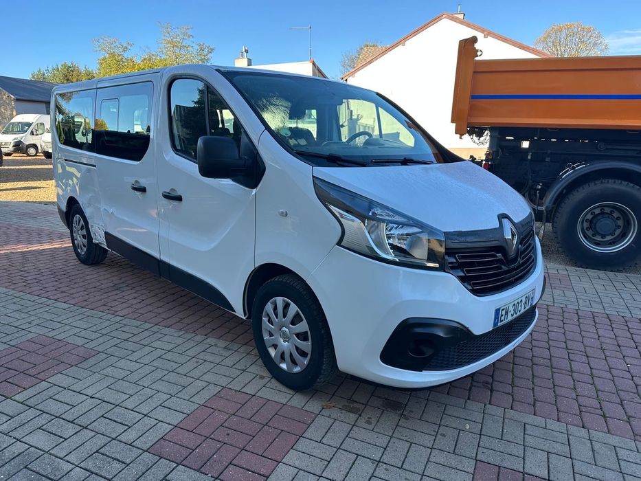 Renault Trafic Long 9 osób
