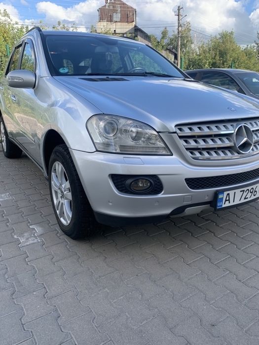 Автомобіль Мерседес