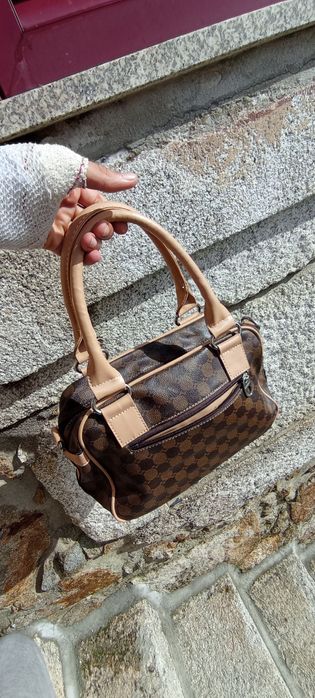 Mala praticamente nova.