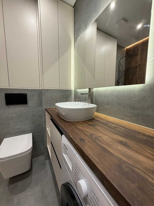 1.5к квартира! Біля озера. Manhattan