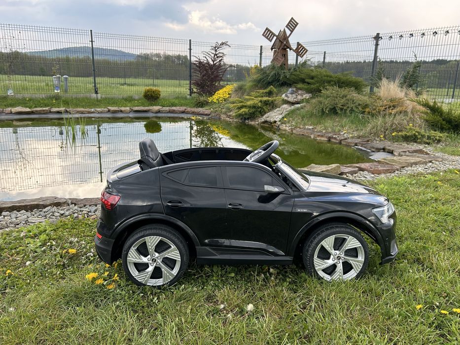 Auto na akumulator Audi e-tron 4x4 180 Watt Skóra Koła EVA Czarny