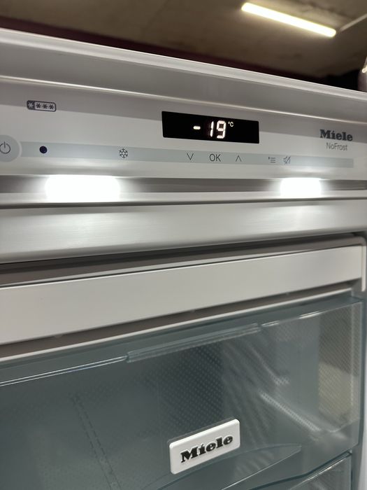 Комплект холодильник + морозилка Miele K 37472 id + FNS 37402 i