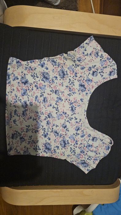 Vendo várias roupas