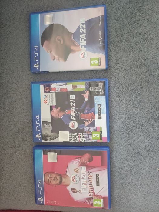 Playstation 4 Pro com disco com 2 TB e 2 comandos originais