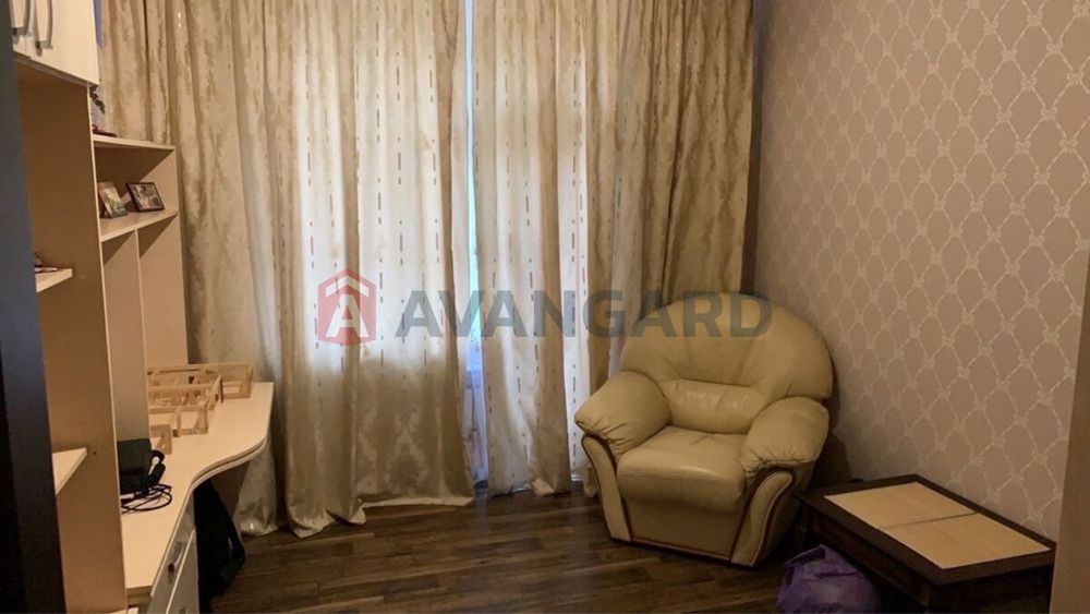 Продам 3 кімнатну сталінку в центрі