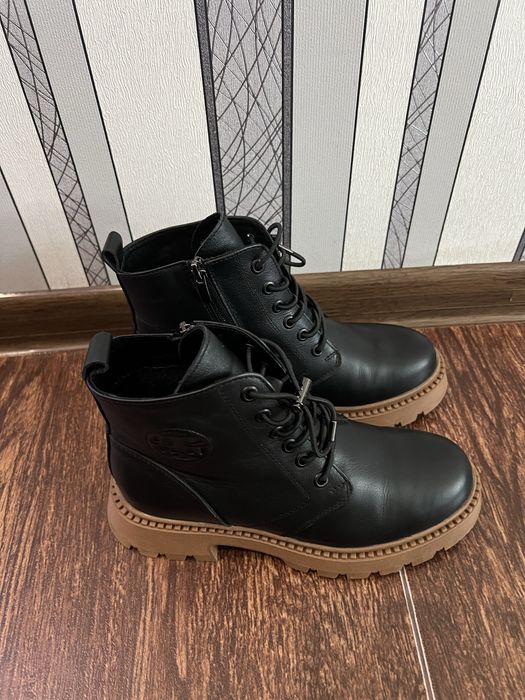 Продам кожаные ботинки