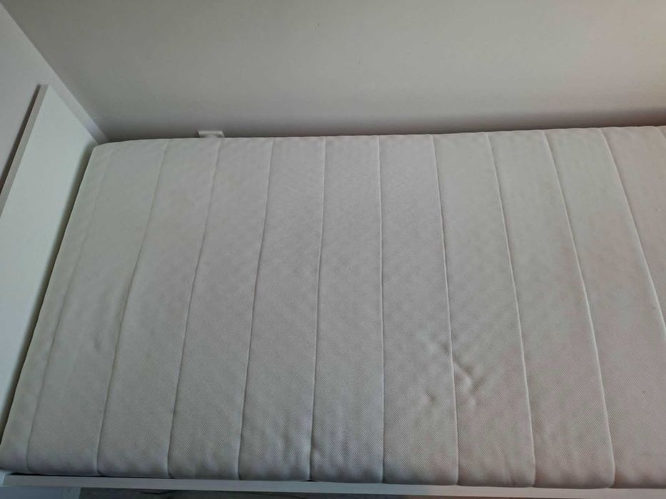 Łóżko 90x200 lekko używane