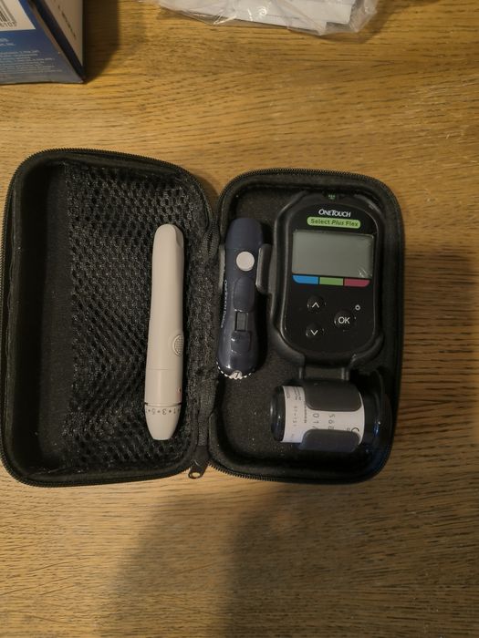 Glukometr OneTouch plus dwa nakłuwacze i paskj