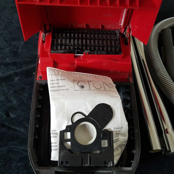 Miele odkurzacz 1400 W sprawny bardzo dobra moc