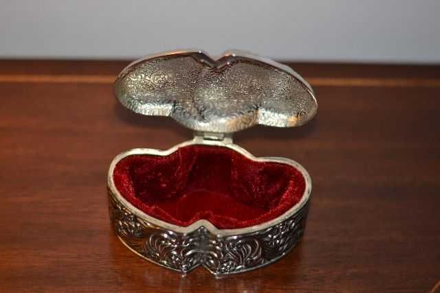 Caixa de joias em estanho